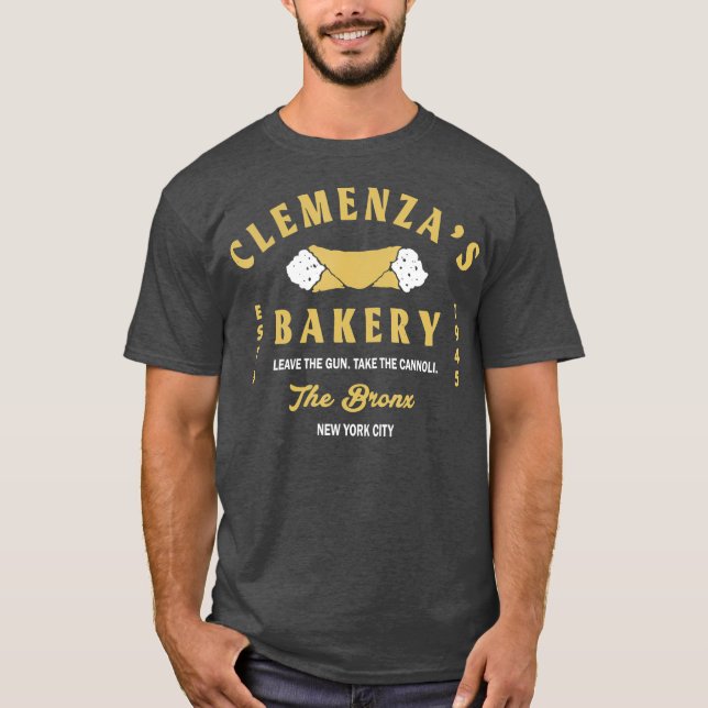 Clemenzas Bakery Leave The Gun Take The Cannoli T Shirt (Framsida)