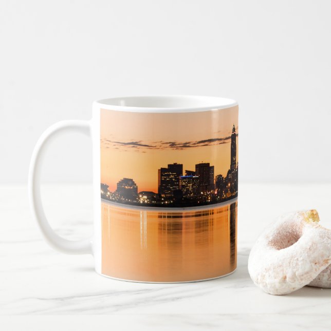 Cleveland city Ohio sunset skyline flodlandskap Kaffemugg (Med munk)