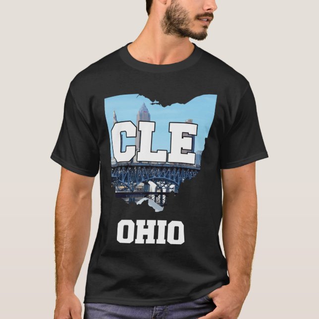 Cleveland Ohio City Skyline T Shirt (Framsida)