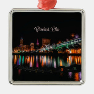 Cleveland, Ohio på natten, märkt Julgransprydnad Metall