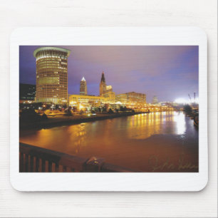 Cleveland Skyline på natten Musmatta