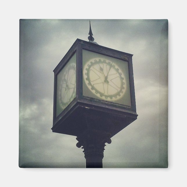Cleveleys Clock Torn Magnet (Framsidan)