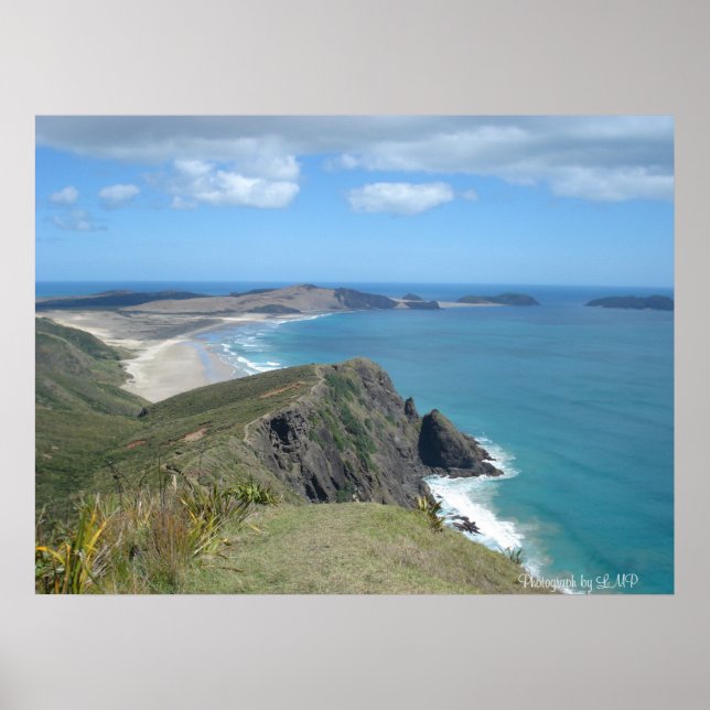 Cliff at Cape Reinga, NZ, Fotografier by LMP Poster (Framsidan)