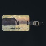 Cliff Etretat, Sunset av Claude Monet Bagagebricka<br><div class="desc">Cliff, Etretat, Sunset (1883) av Claude Monet är en vintage imponerande bra konsthantverk nautisk målning. Sol är lågt i himlar över havet. Ett sjölandskap till havs med en bergig utgröning nära kusten vid Etretat, Frankrike. Om konstnären: Claude Monet (1840-1926) var en av grundarna av den Fransk målningsrörelsen och de flesta...</div>