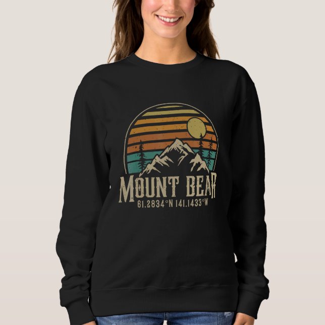 Climbing Mt  Bear Alaska Hiking Mountain Mount Bea T Shirt (Framsida)