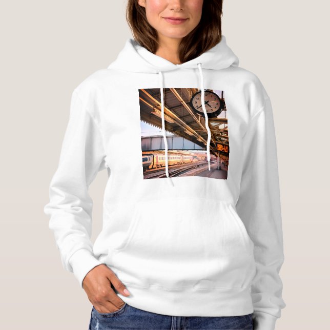 Clock, vid station t shirt (Framsida)