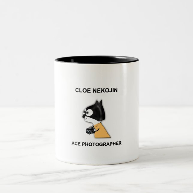 CLOE NEKOJIN, TOPP- FOTOGRAF Två-Tonad MUGG (Center)