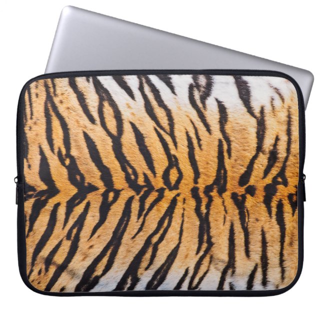 Close Shot of Real Indo-China Tiger (Panthera) Laptop Fodral (Framsidan)