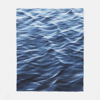 CLOSE UP PHOTO OF BODY OF WATER FLEECEFILT