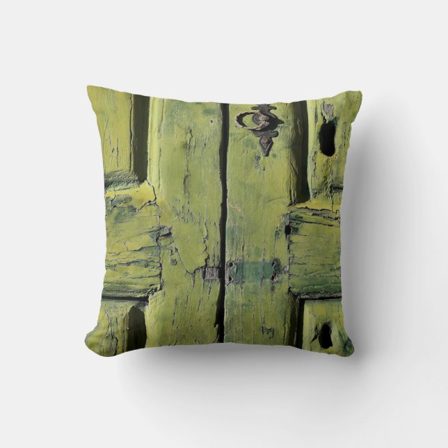 Closed brown wooden 2-panel door kudde (Framsida)