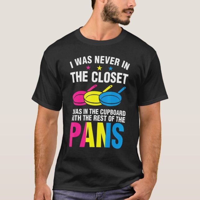 Closet Cupboard Pansexual Pans Rainbow LGBTQ Gende T Shirt (Framsida)