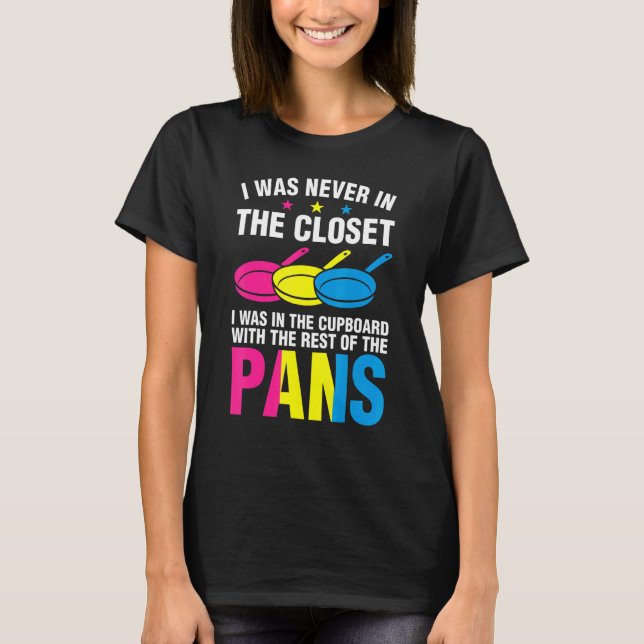Closet Cupboard Pansexual Pans Rainbow LGBTQ Gende T Shirt (Framsida)
