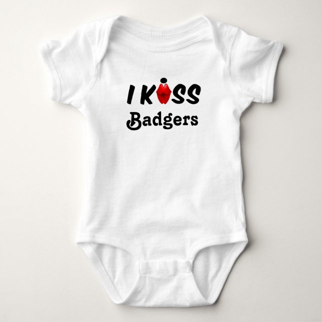 Clothing Baby I Kiss Badgers T Shirt (Framsida)