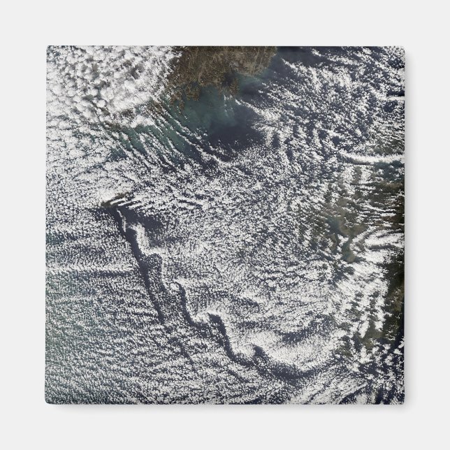 Cloud vortices off Cheju Do, Sydkorea 2 Magnet (Framsidan)