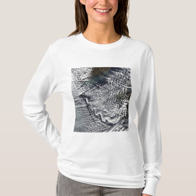 Cloud vortices off Cheju Do, Sydkorea 2 Tee Shirt (Framsida)