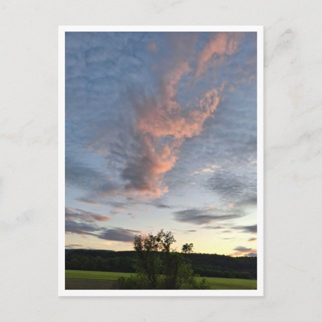 Clouds are magical vykort (Framsida)