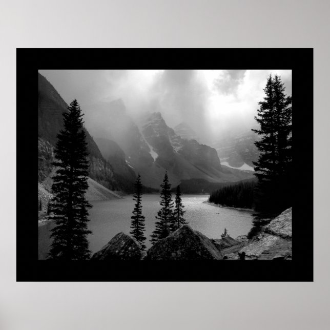 Clouds Burst (Borderade) Black & White Poster (Framsidan)