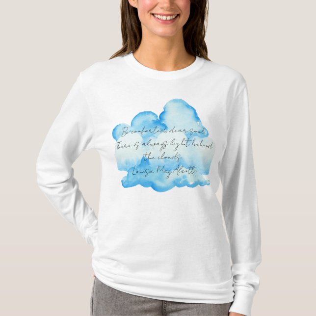 "Clouds" med Louisa May Alcott citerar "Women's T Shirt (Framsida)
