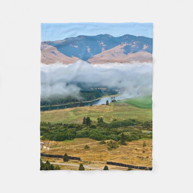 Clouds Over Flathead River Fleecefilt (Framsidan)