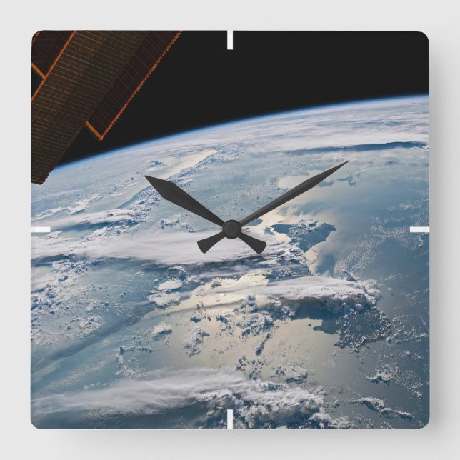 Cloudscapes Around Sumatra, Indonesien. Fyrkantig Klocka (Framsida)