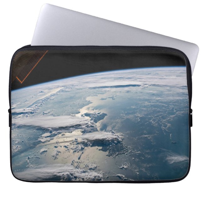 Cloudscapes Around Sumatra, Indonesien. Laptop Fodral (Framsidan)