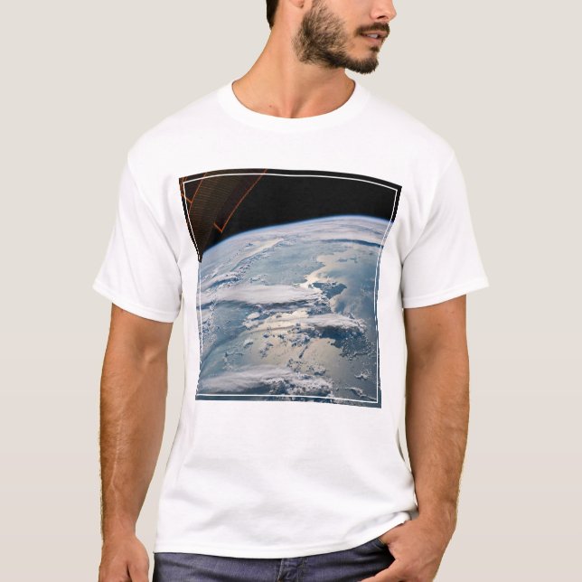 Cloudscapes Around Sumatra, Indonesien. T Shirt (Framsida)