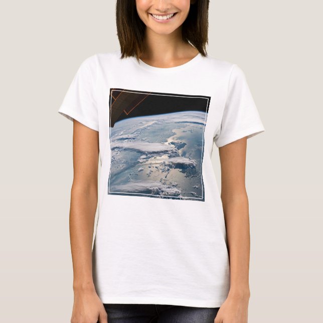 Cloudscapes Around Sumatra, Indonesien. T Shirt (Framsida)
