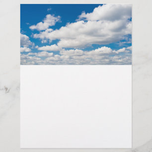 Cloudy blå himmel reklamblad