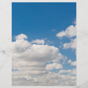 Cloudy blå himmel reklamblad