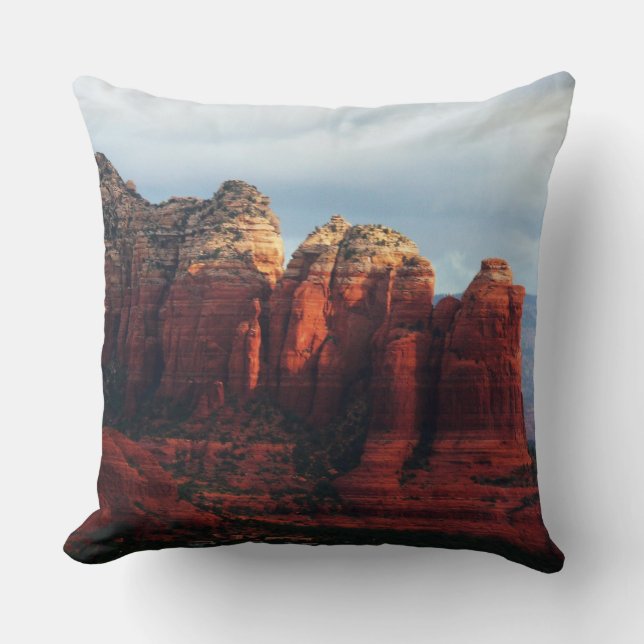 Cloudy Coffee Pot Sten i Sedona Arizona Kudde (Framsida)