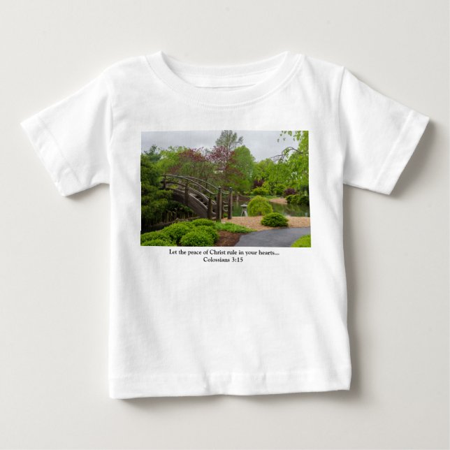 Cloudy Day Garden Stroll T Shirt (Framsida)