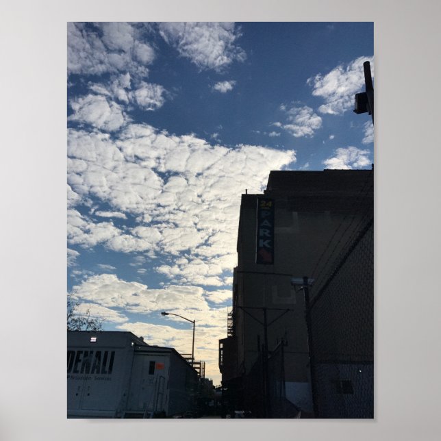 Cloudy Harlem Himlar New York City Photography NYC Poster (Framsidan)