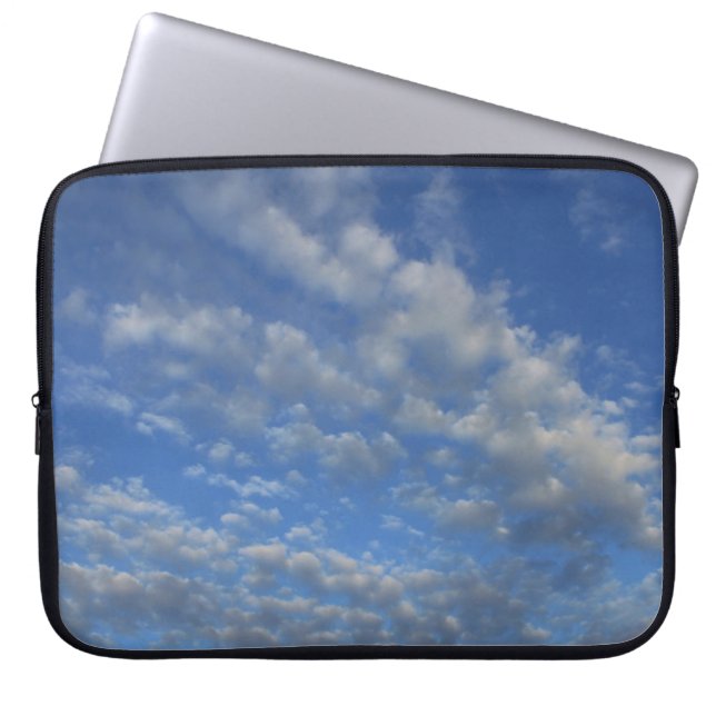 Cloudy himlar laptop sleeve (Framsidan)