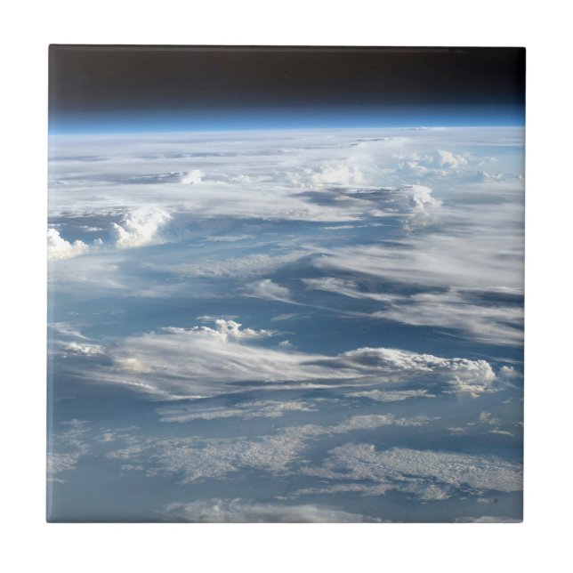 Cloudy Himlar over Sudan Kakelplatta (Framsidan)