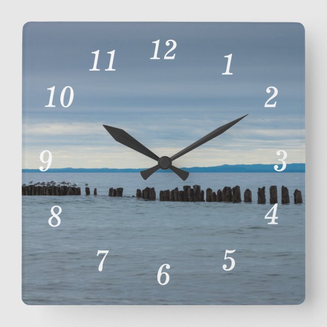 Cloudy vid Whitefish Bay Wall Clock Fyrkantig Klocka (Framsida)