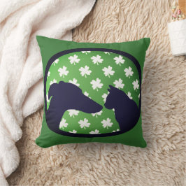 Clover Friends Throw Pillow Kudde