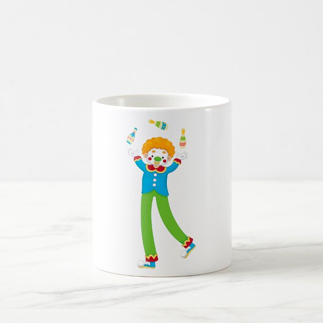 Clown som jonglerar kaffemugg (Skapare uppladdad)