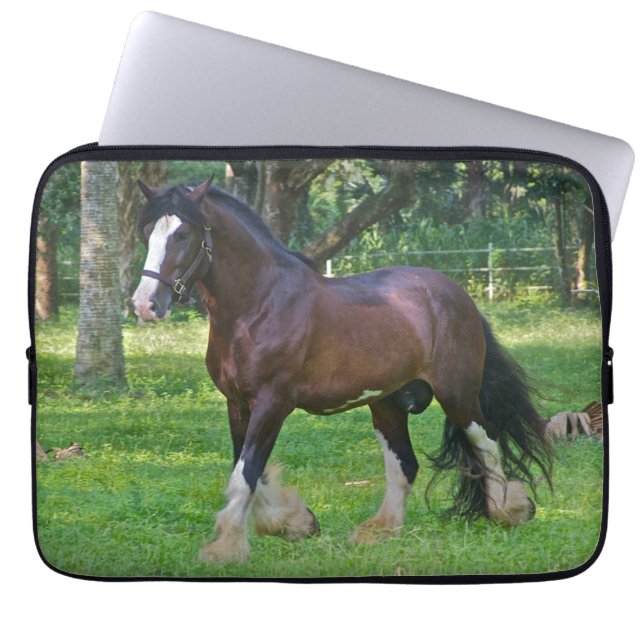Clydesdale Horse Laptop Fodral (Framsidan)
