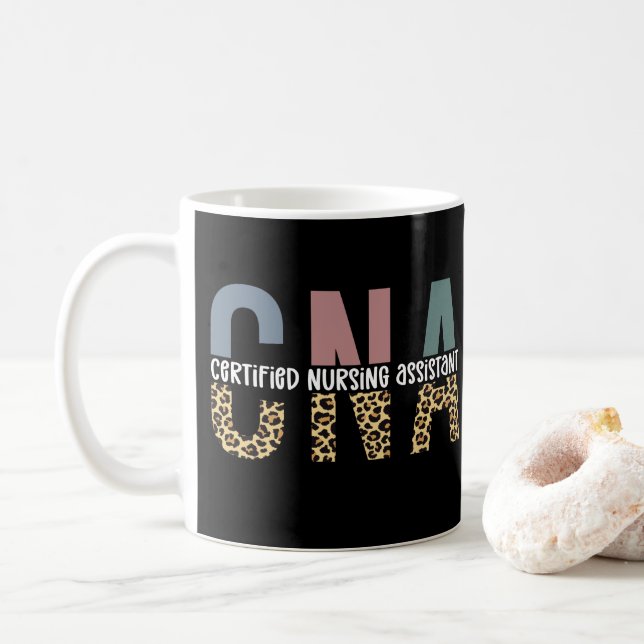 CNA Certifierad Omvårdnadsassistent Gepardtryck Kaffemugg (Med munk)