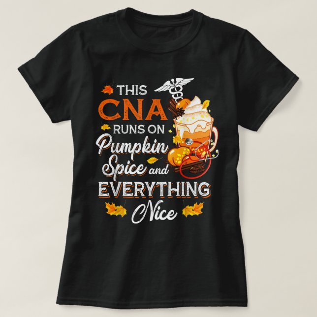 CNA Nurse Springa på Pumpkin Spice Allt tack T Shirt (Design framsida)
