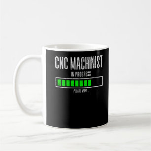 CNC-maskinist pågår Vänta tills inläsning görs Kaffemugg