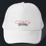 COACH NAMN anpassningsbar  red black Sports Team Keps<br><div class="desc">Anpassningsbar COACH in Red,  LAST NAME i svart på vit bakgrund. Enkel att anpassa text,  färg till ditt eget team färg. Underbar Gift,  utmärkelse,  behov av en coach från Little League Thu College Sports. Enkel,  Modern Stil. Blanda och matcha hela idrotter/träning/Team Spirit Collections efter TMCdesign.</div>