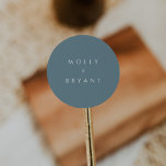 Coastal Dusty Blue Wedding Favor Runt Klistermärke<br><div class="desc">This dusty blue round wedding sticker from the Low Tide collection by Navy Road Creative features clean,  modern typography with the couple’s names and a soft coastal hue. Ideal as a favor seal,  envelope label,  or finishing touch for beach and destination weddings.</div>