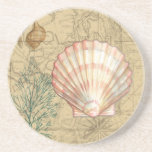 Coastal Karta Collage Underlägg<br><div class="desc">Det finns inget som liknar karta i havslivet. Denna genomskinliga insamling av dessa kontrollceller kommer att gå underbar på alla produkter. Det ge är en vintage som känner för bilden och fångar upp havets liv under vattnet. Det omfattar en rosa och ett vitt säsongskal i rand och en havsliknande snäcka...</div>