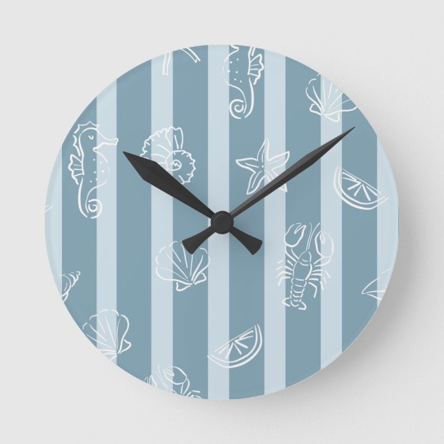 Coastal Nautical Pattern | Blue Sea Shell & Seahor Rund Klocka (Framsida)