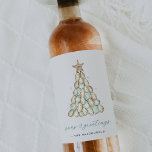Coastal Oyster Christmas Tree Vinflaska Etikett<br><div class="desc">Dress up your holiday bottles with coastal charm using this Christmas wine label from Redwood & Vine Design Co. Featuring a hand-painted Christmas tree made of oyster shells in serene aqua and sand hues and topped with a rustic driftwood star, this label brings seaside elegance to hostess gifts, holiday parties,...</div>