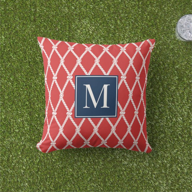 Coastal Preppy Marin Monogram – Röd & Marinblå Kudde (Gräs)
