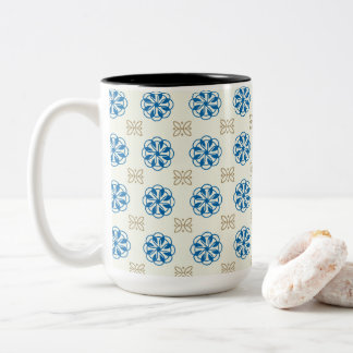 Cobalt Blue Floral And Golden Butterfly Två-Tonad Mugg