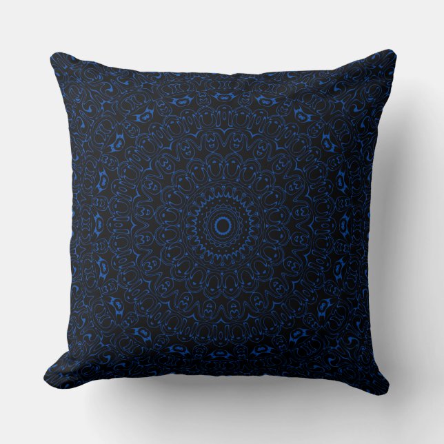 Cobalt Blue Mandala med Intricate Symmetry Kudde (Framsida)