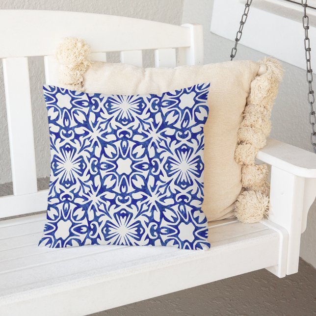 Cobalt Blue Watercolor Spain Tile Mönster Utomhuskudde (Skapare uppladdad)
